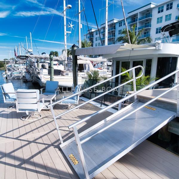 Une maison de plaisance avec un bateau flottant de 10 tonnes et un matériau en aluminium