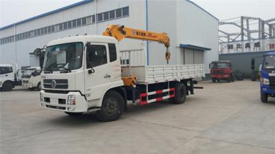 O caminhão de Dongfeng 4x2 montou o guindaste telescópico de 6,3 toneladas com encurtamento do guindaste do crescimento