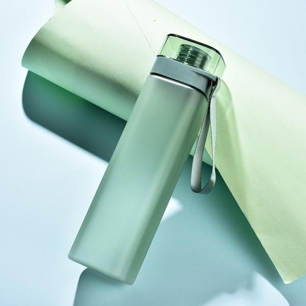 Travel in Style with Customized Logo Square Shaped 550ml 700ml Drink Bottle With Rope