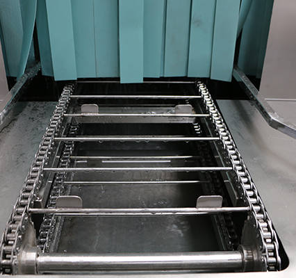 Low Water Consumption 6000*2800*2200 Vegetable Plastic Crate Basket Washer Washing Machine