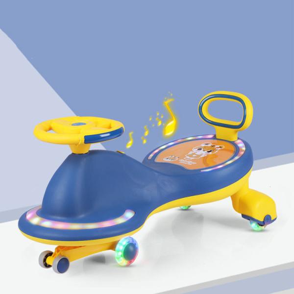 Дети ездят на скутерах, автомобилях, велосипедах, игрушках с музыкальными огнями и безшумными колесами из ПУ.