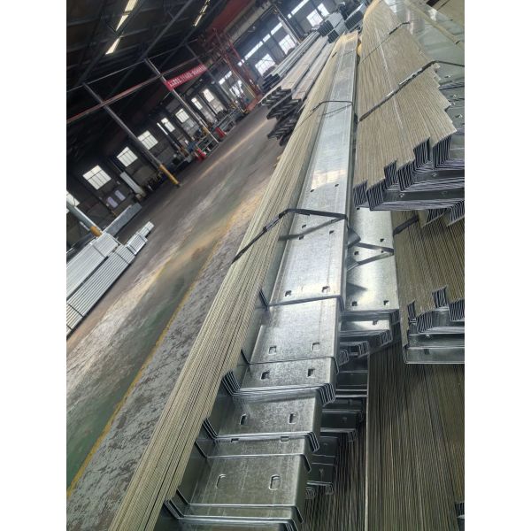 Hot Dipped Galvanized Metal Building Purlin with 40-275g Zn Coat and Customized Length for Structural Framing