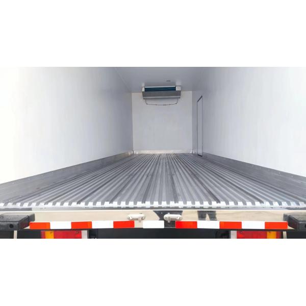 HOWO 4*2 Refrigerated Box Truck Meat And Chicken Box Fridge Van