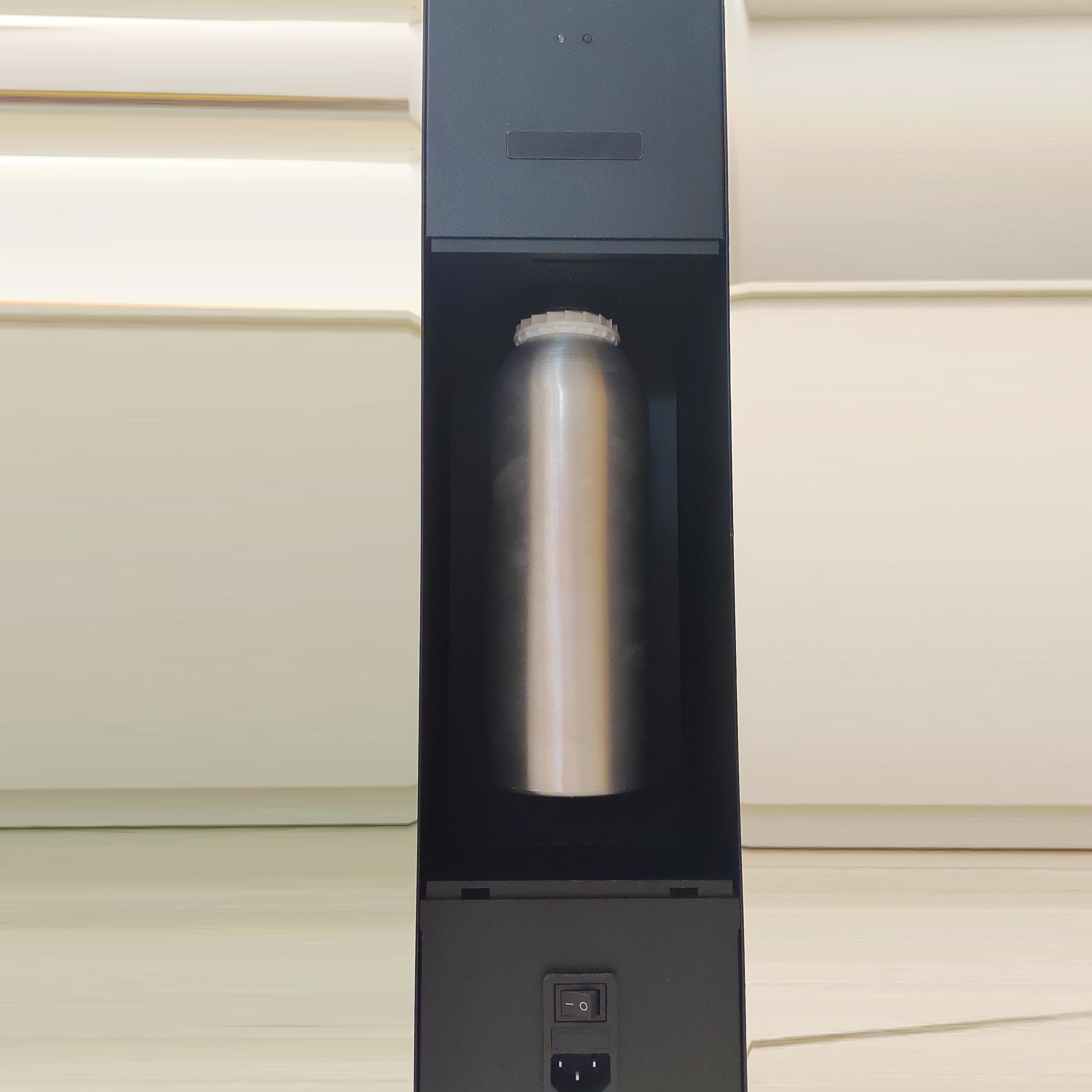 Iron Waterless Floor Standing Aroma Diffuser Machine with 1400ml Large Capacity and Bluetooth Control for 5000cbm Coverage