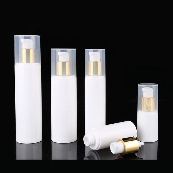 Le petit cosmétique privé d'air en plastique blanc met la capacité en bouteille du placage à l'or 30ml 100ml