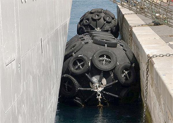 STS Yokohama Type Black Pneumatic Marine Rubber Fender Iso 17357