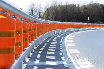 Philippines Hot Sales Traffic Safety EVA Roller Guardrail Highway Anti-Crash Barrier