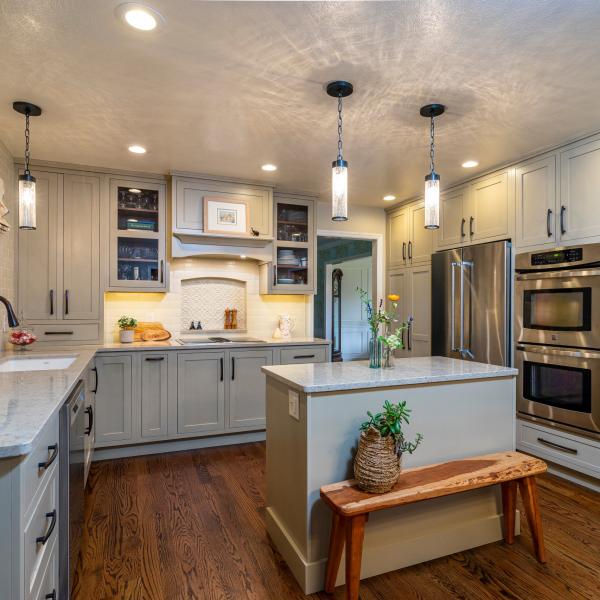 Modern Island Light Grey Shaker Lacquer Kitchen Cabinet With White Marble Countertops