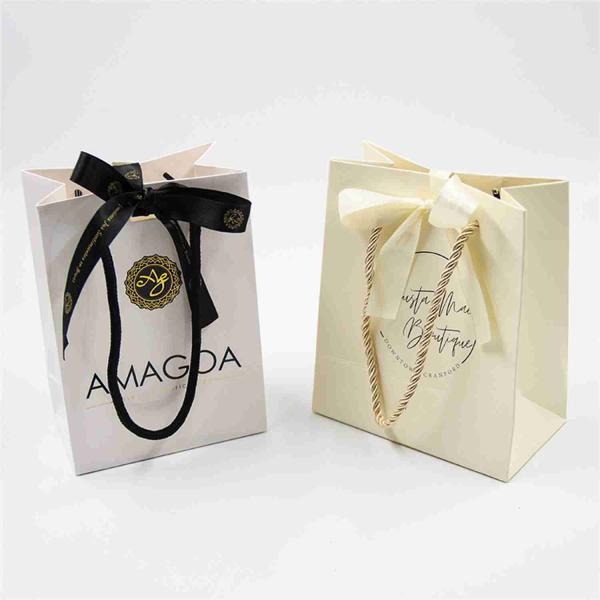 ISO Recyclable White Cardboard Gift Bags Small Jewelry Paper Bags With Your Own Logo