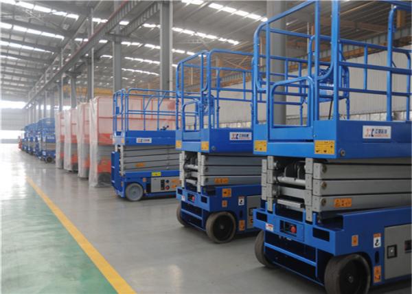 Raised 6m Self Propelled Hydraulic Scissor Lift Control Panels Top Floor Equipped