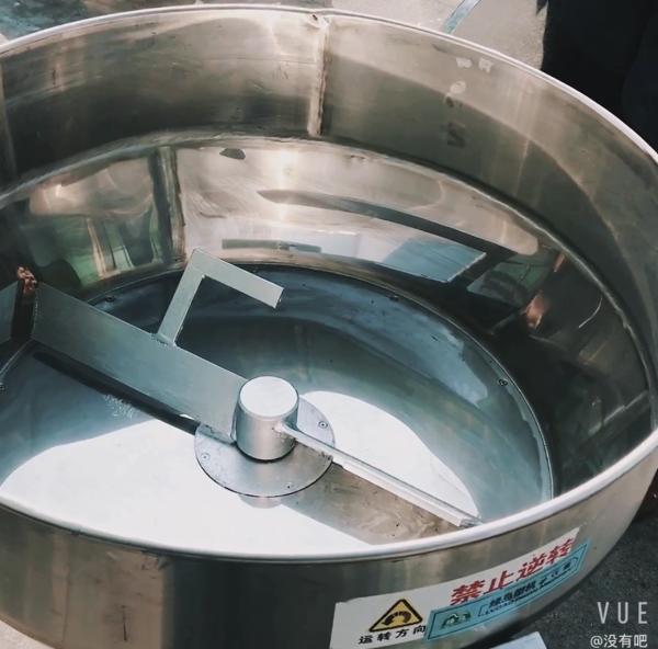 Vertical Plastic Mixer Machine Capacity 150 Kg/H With Castor Wheel LDH-100 1.5kw