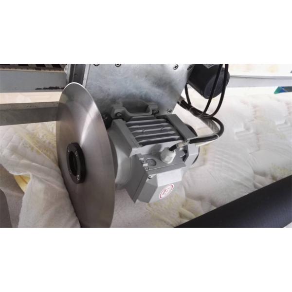 7 grueso acolchado de la cortadora del colchón de la tela de la pantalla táctil de la pulgada 80Mm