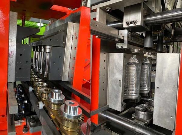 4 Cavity Bottle Making Machine Automatic PET Blowing Machine for Bottle Manufacturing