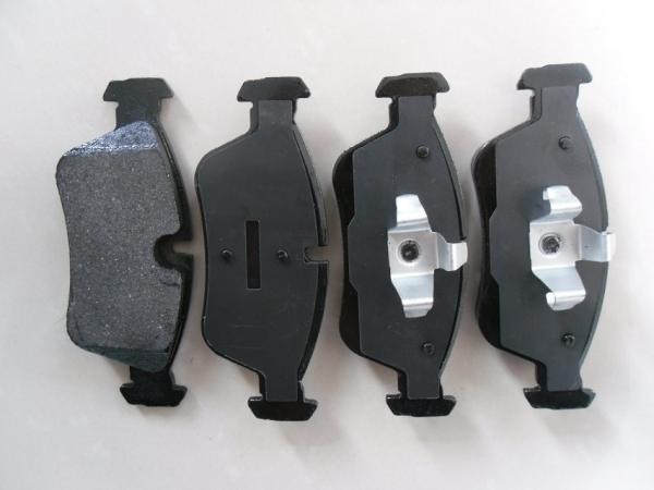 Front Auto Brake Pads Discs For BMW 328i 34112157570 Dust - Free Brake Pads  