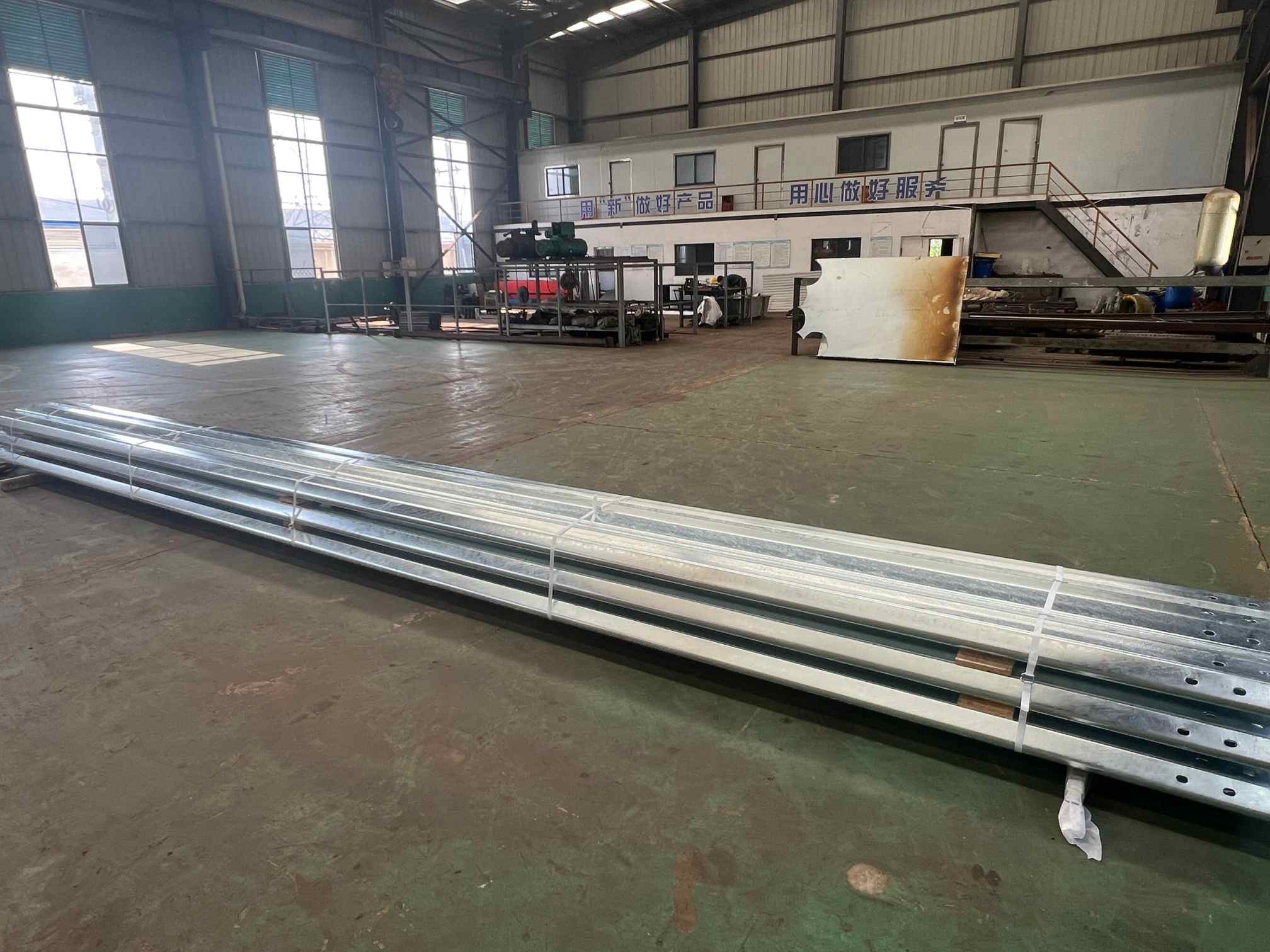 Strong impact resistance U-shaped guardrail for road isolation & outdoor durable use