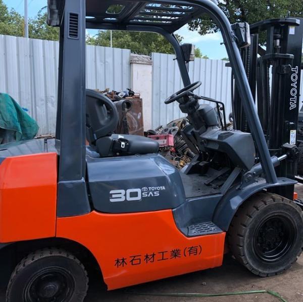 Very 3ton Forklift with 2 Stage/3 Stage Mast and 4000 kg Lifting Capacity