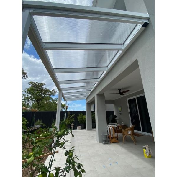 Multiwall 4*8feet Clear Polycarbonate Hollow Sheet 10mm Thick Twinwall Panel Providing Lightweight Durable Solution with UV Protection and High Strength for Awning and Canopy