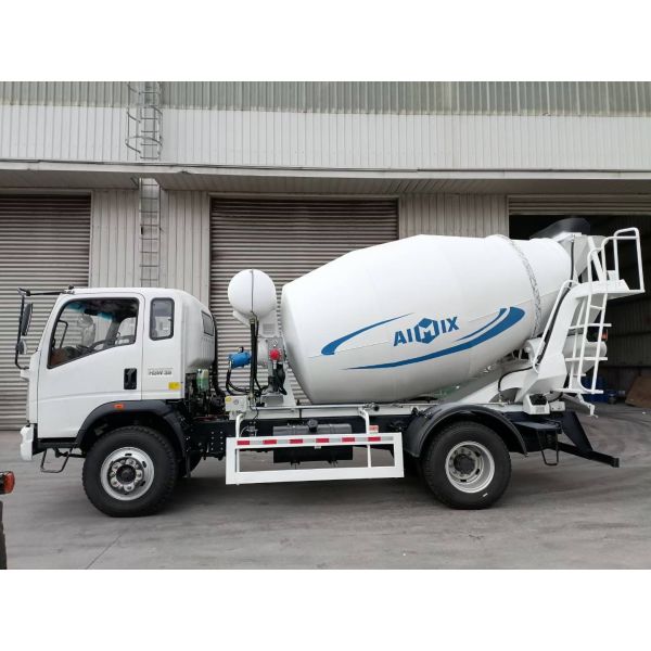 Sinotruk HOWO 8×4 Drive Type 12cbm Capacity 300hp Maximum Horsepower Concrete Mixer Truck