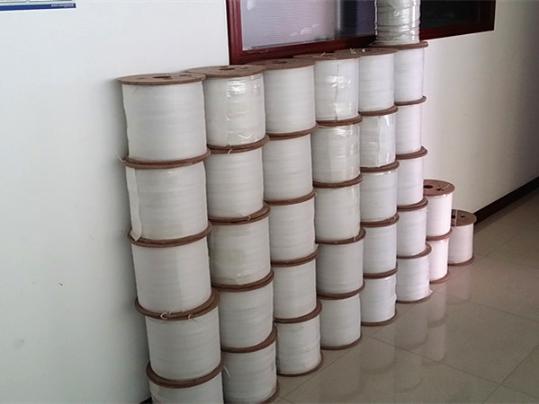 Câble optique d'intérieur recto de fibre pour le réseau de télécommunication, jaune