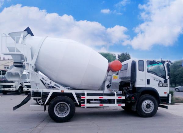 Mobile Concrete Mixer Truck , 6 - 12 Laps / Min Concrete Mixer Pump Truck