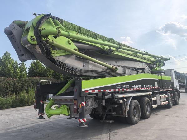 ZOOMLION 56m Pump Truck in Mercedes-Benz Chassis Concrete Pump in good condition Immediate Delivery