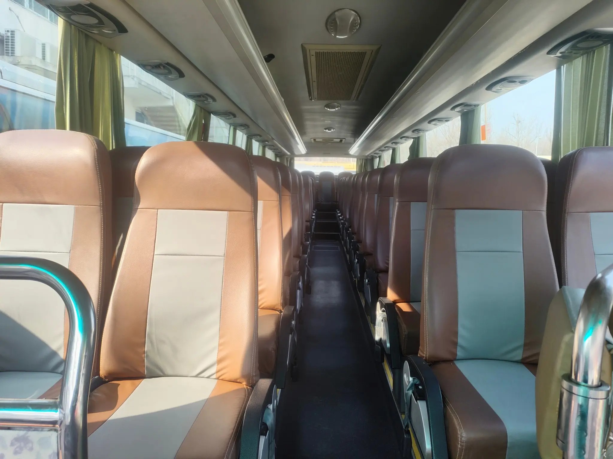 Используемый двигатель Weichai окна запечатывания автобуса BJ6120 Foton роскошных мест двери 53 автобуса средних подержанный