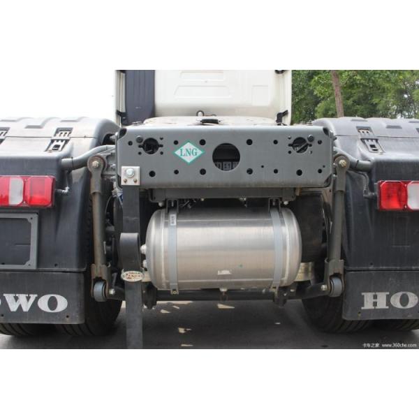 Sinotruk HOWO T7H 4*2 Dangerous Goods Towing Truck Head with Engine Capacity 8L at a