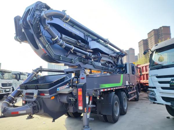 380HP HOWO 6x4 52m Concrete Pump Truck