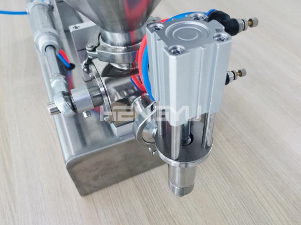 Small Scale Semiautomatic Liquid Bottle Filling Machine