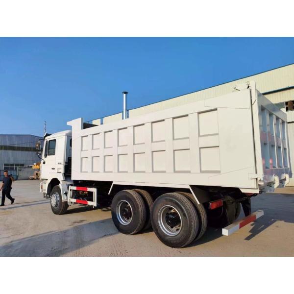 18 кубометров вместимости используется HOWO 6X4 тяжелый грузовик с ручной трансмиссией