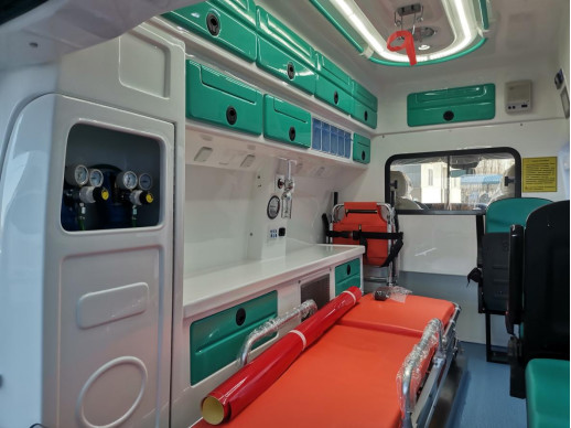 Medical Mercedes Benz Ambulance Gasoline 7 Seats 4×2 White