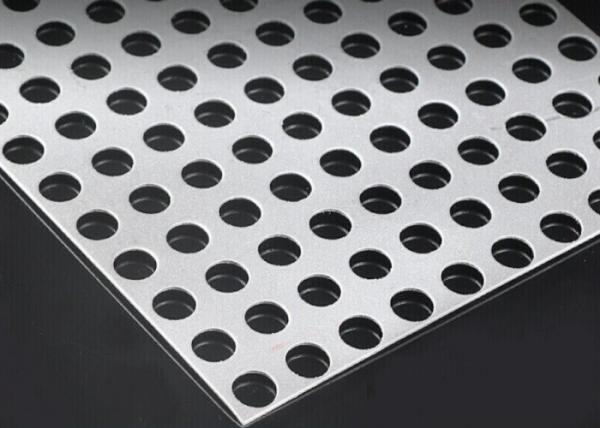 Passo quadrado Mesh Sheet perfurado de aço inoxidável do furo redondo 1.0mm R4.5 U15