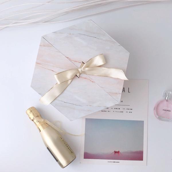 Recyclable Kraft Hexagon Shape Gift Box White Pink Black Marble Print For Wedding Favors