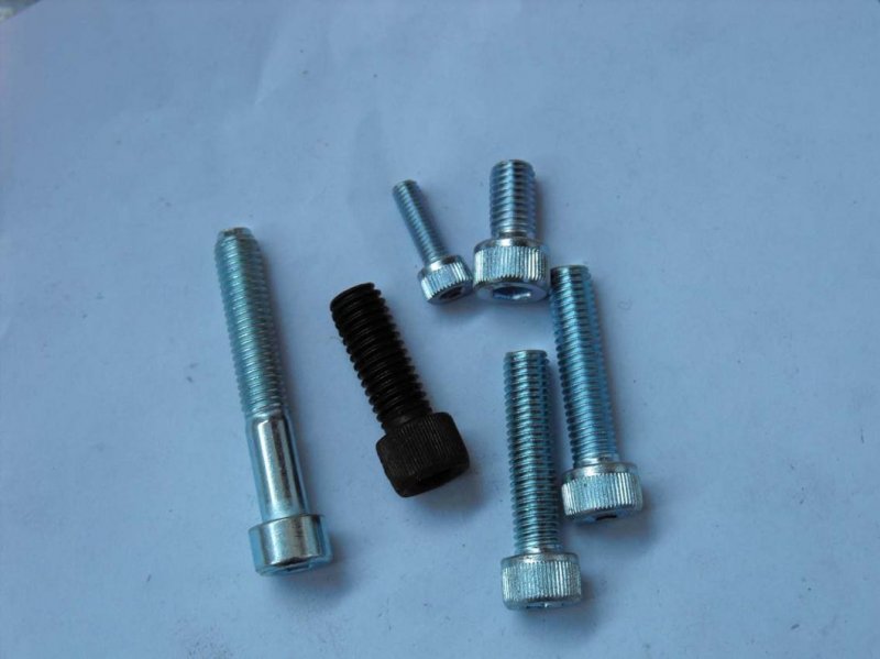 Carbon Stainless Steel DIN912 Hex Head Bolt with High Tensile Strength for Machinery Applications in M4-M64 Sizes