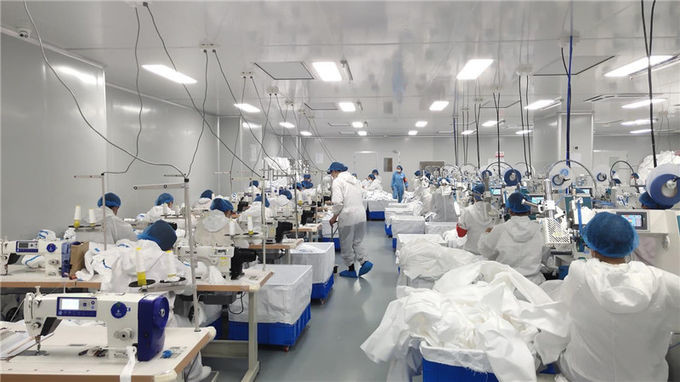 Мантии S M L XL XXL жидкого репеллента ISO13485 устранимые хирургические удобные