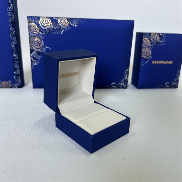 Custom paper with gold foil logo jewelry packaging box