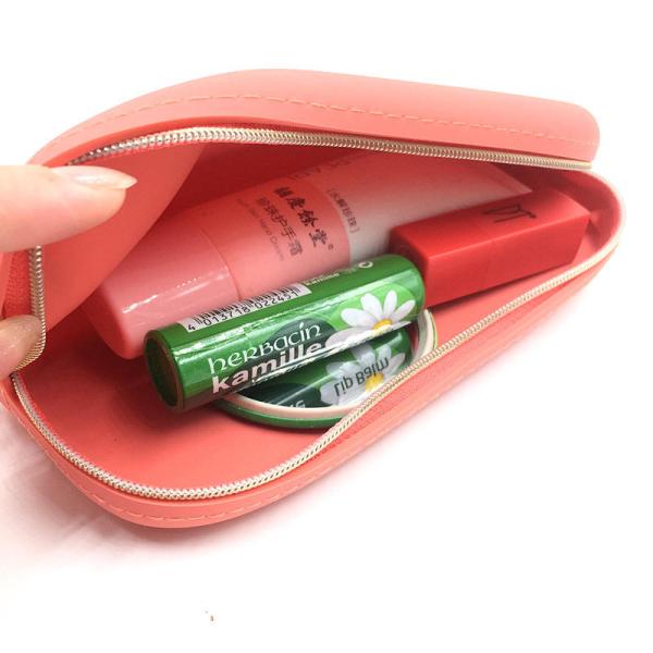 Customized Logo Acceptable Cosmetic Storage Bag 2024 Hot Silicone Makeup Bag for Women