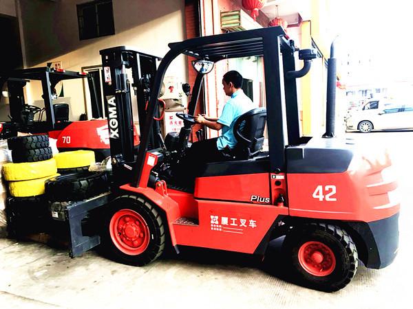 2/3 Stage Mast Diesel Forklift Truck 4.2 Ton Loading Japanese Engine