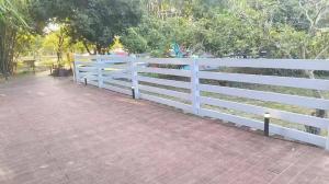 Long Service Life Plastic 3 Rail Vinyl Horse Fence In White Color 5ft Height