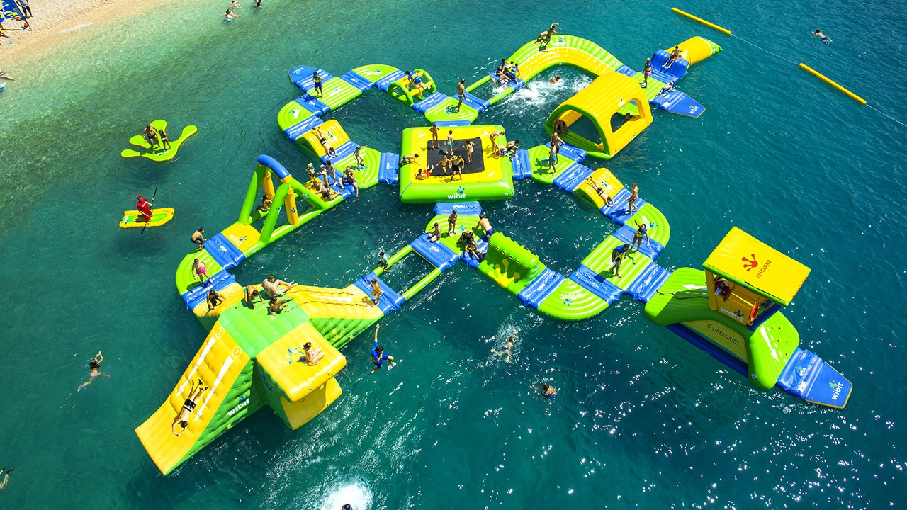 Factory Wholesale Large Outdoor Inflatable Floating Park Commercial Water Theme Park Custom Inflatable Water Play Equipment