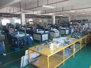 точность Маленькая клеевая распределительная машина Режим работы Кнопка или ручной терминал