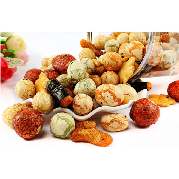 吹くWasabiの米のクラッカーの組合せ、シャキッとした好みのナットが付いているおいしい米のクラッカー 