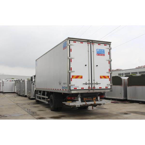 20ft Dongfeng 4x2 Refrigerated Box Trailer / Refrigerated Cargo Van Diesel Fuel Type