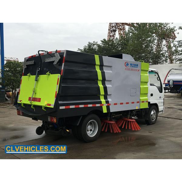130hp 7cbm ISUZU Road Sweeper Truck Water Jetting 15000L 6900mm*220mm0*2670mm