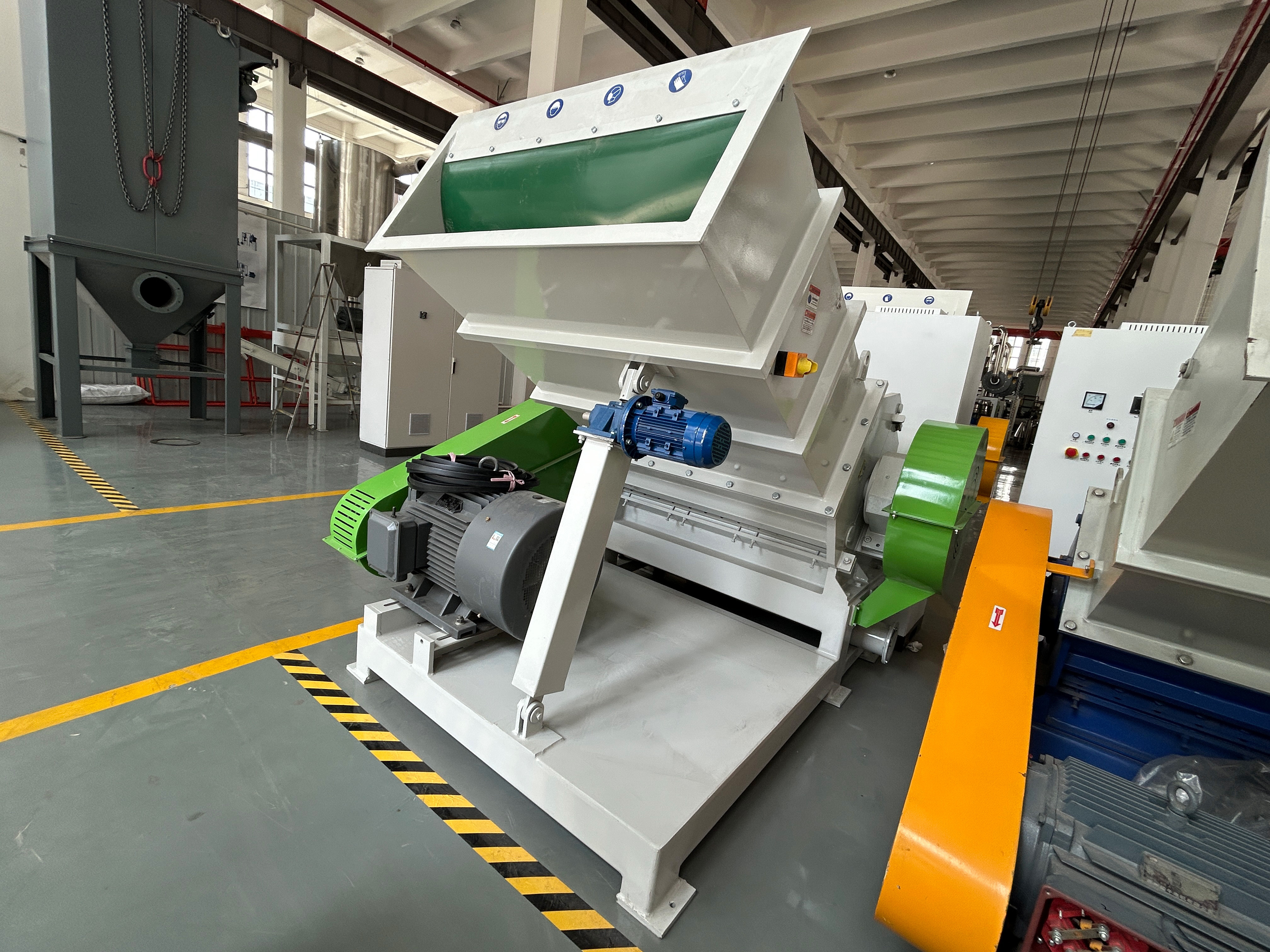 Powerful Horizontal Plastic Shredder Grinder Breaker Crusher for PVC Pipe PE Profile PP Tray Pallet PPR PU Hose ABS PC Sheet EVA Foam Crushing Recycling Machine