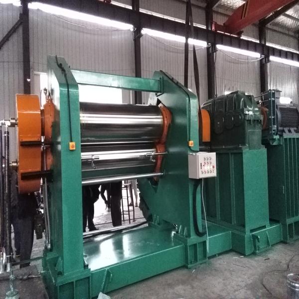 Opération flexible de calandreuse à caoutchouc à quatre rouleaux de précision
