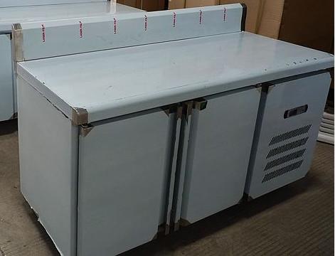 3 Doors Kitchen Workbench Fresh Keeping Freezer Temp 0~10℃ 60HZ