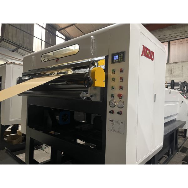 JIGUO ZWC-1700-4 Paper Sheeter Cutter Machine，Reference weight of cutting paper：50-500g/m2，Max.Diameter of paper：1650mm(65〃)Max，Maximum cutting meter speed：300m/min