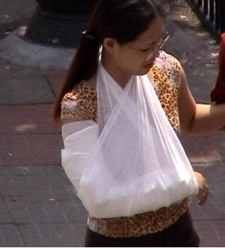 Повязка треугольника кожи дружелюбная медицинская обсалила полотенце марли триангулярное