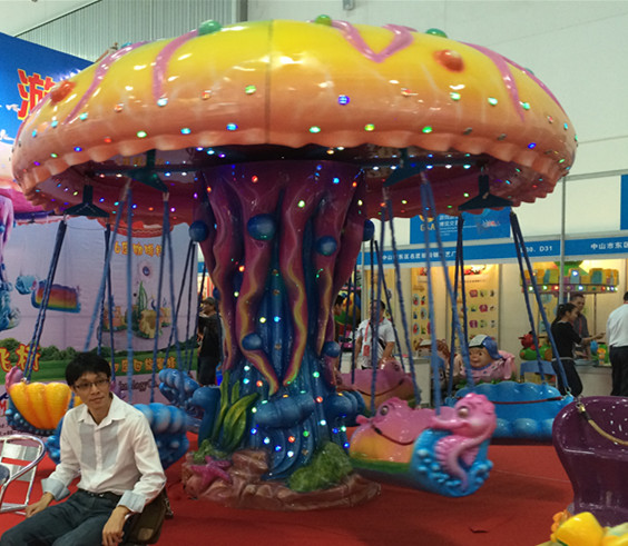 Дети стеклоткани летая езда 12 стула усаживают 3,5 м высокий с освещением СИД